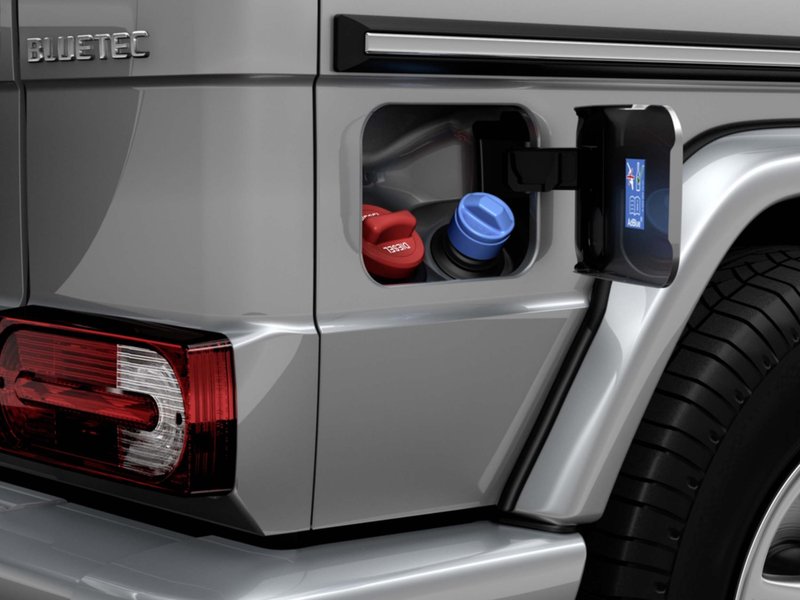 Meist befindet sich der AdBlue-Einfüllstutzen neben dem Einfüllstutzen für den Dieseltank. (Foto: Mercedes-Benz)